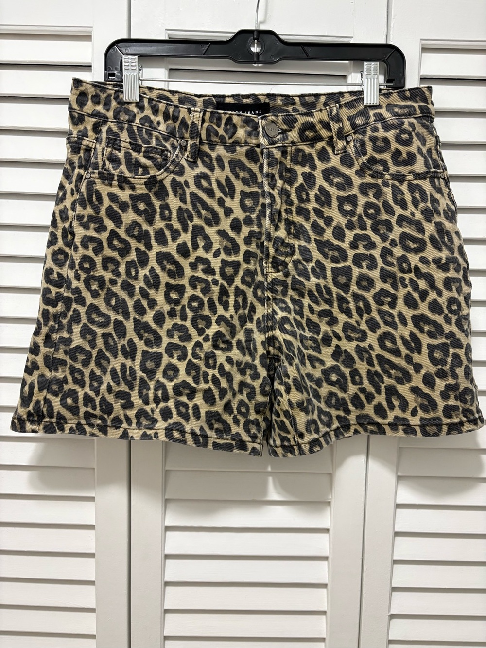 Leopard Print Women’s shorts - Black and Tan